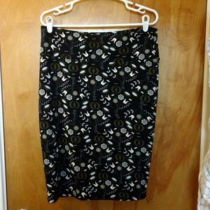 Lularoe Cassie black floral print, size L, EUC